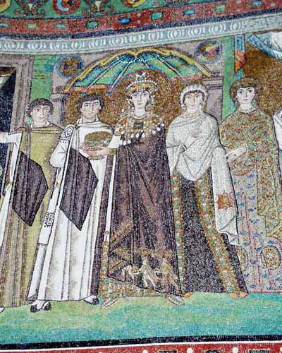 Императрица Феодора со свитой. Мозаика апсиды церкви Сан-Витале в Равенне